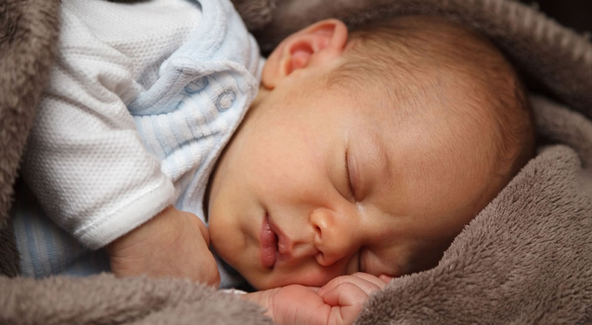 El sueño del recién nacido, ¿Qué hacer durante el primer mes?